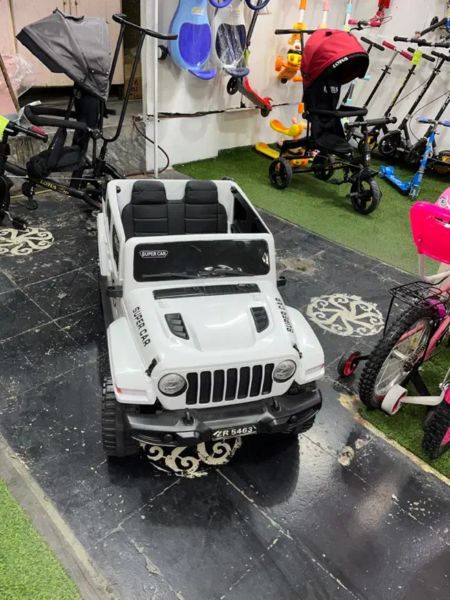 ماشین شارژی جیپ دونفره|اسباببازی|قم, کیوانفر|دیوار