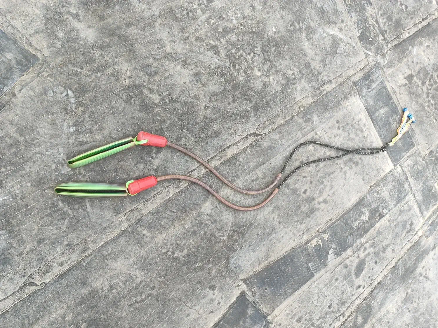 کش ورزش|تخت و صندلی بچه|نیشابور, گنبد سبز|دیوار