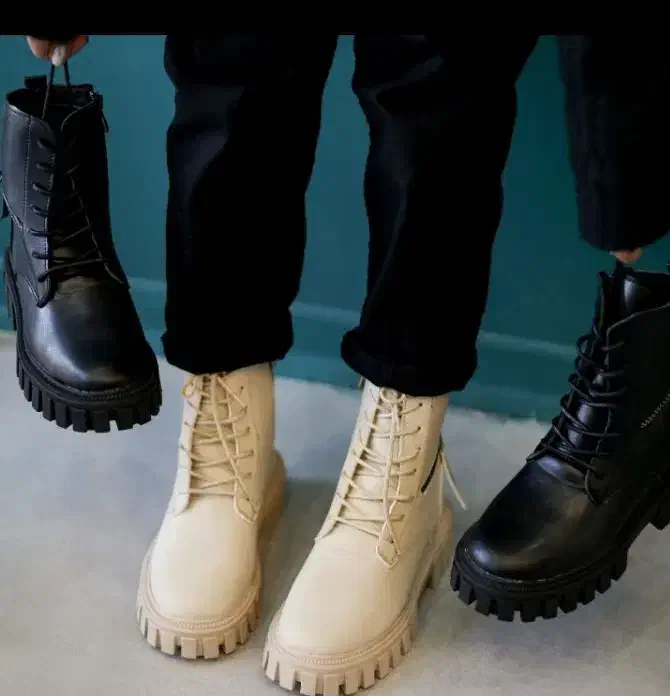 کفش|کیف، کفش، کمربند|چوار, |دیوار