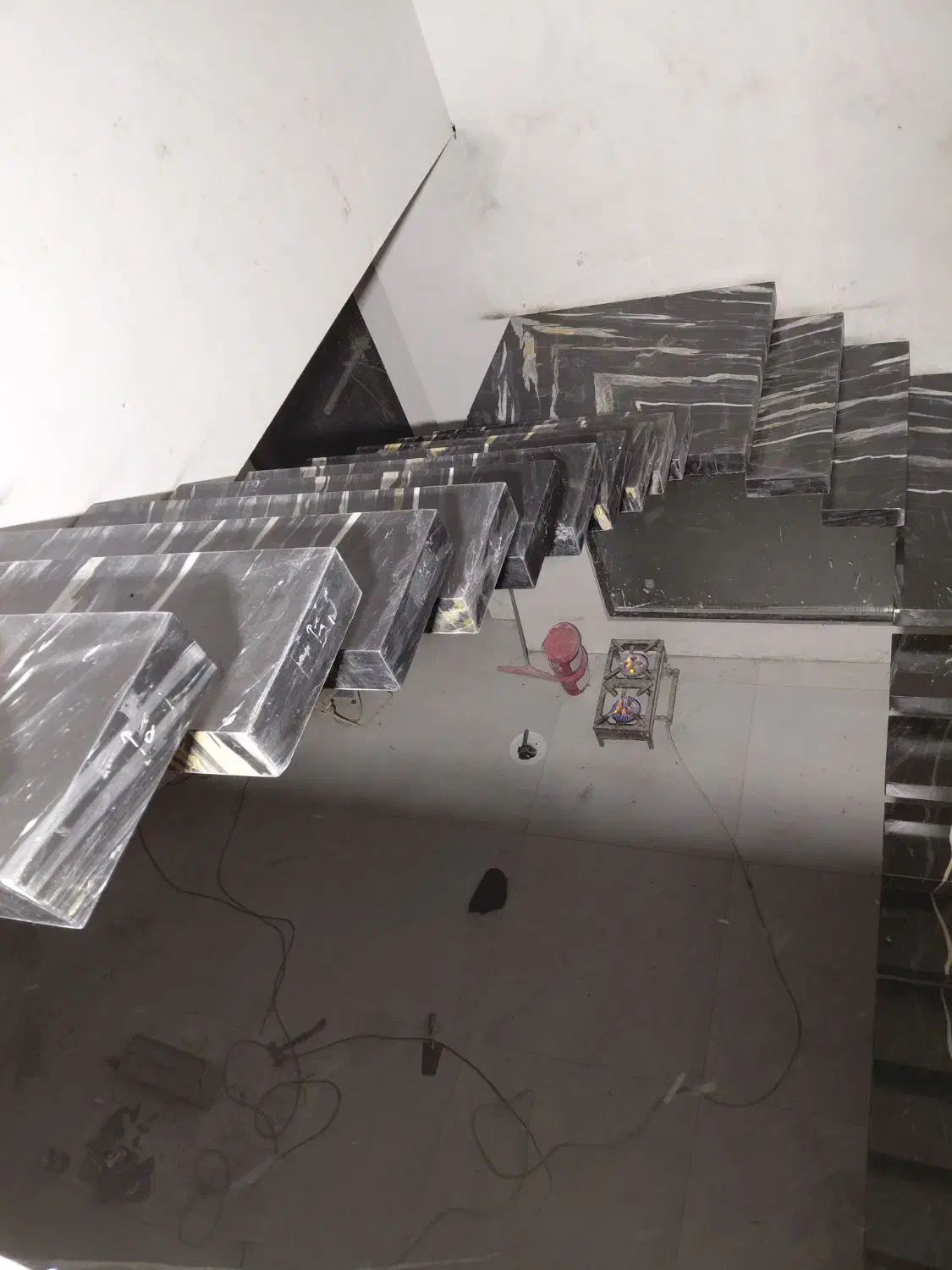 کارگر جهت نصب پله برا شهرستان|استخدام معماری، عمران و ساختمانی|اصفهان, رحیم‌آباد|دیوار