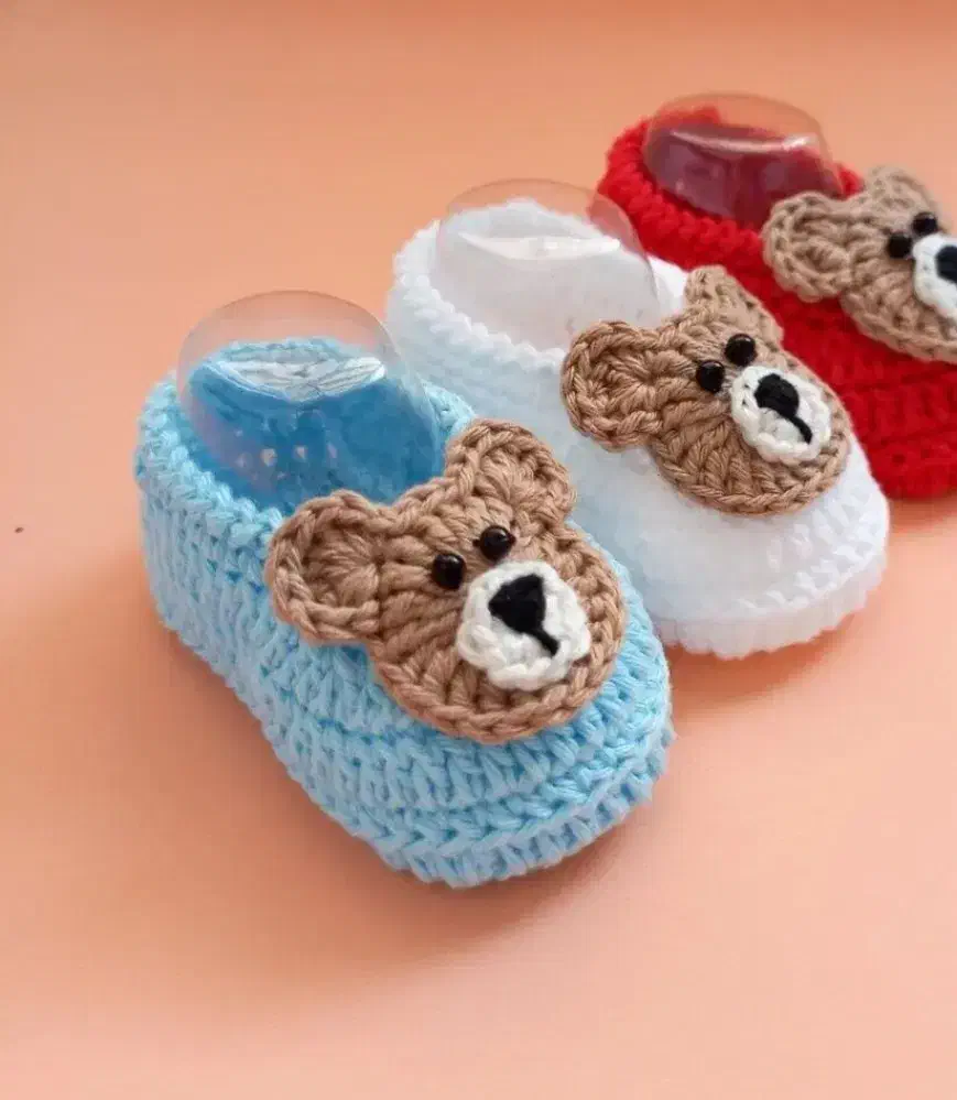 بافت پاپوش دستباف با میل|کفش و لباس بچه|بروجن, |دیوار