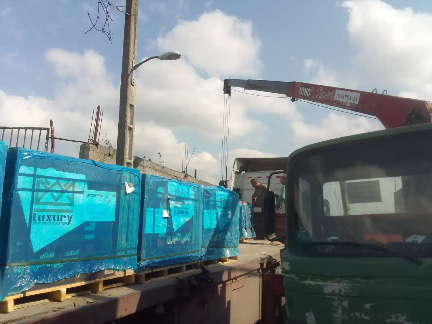 خدمات جرثقیل و پیمانکار ساختمان|خدمات پیشه و مهارت|رشت, حومه رشت|دیوار