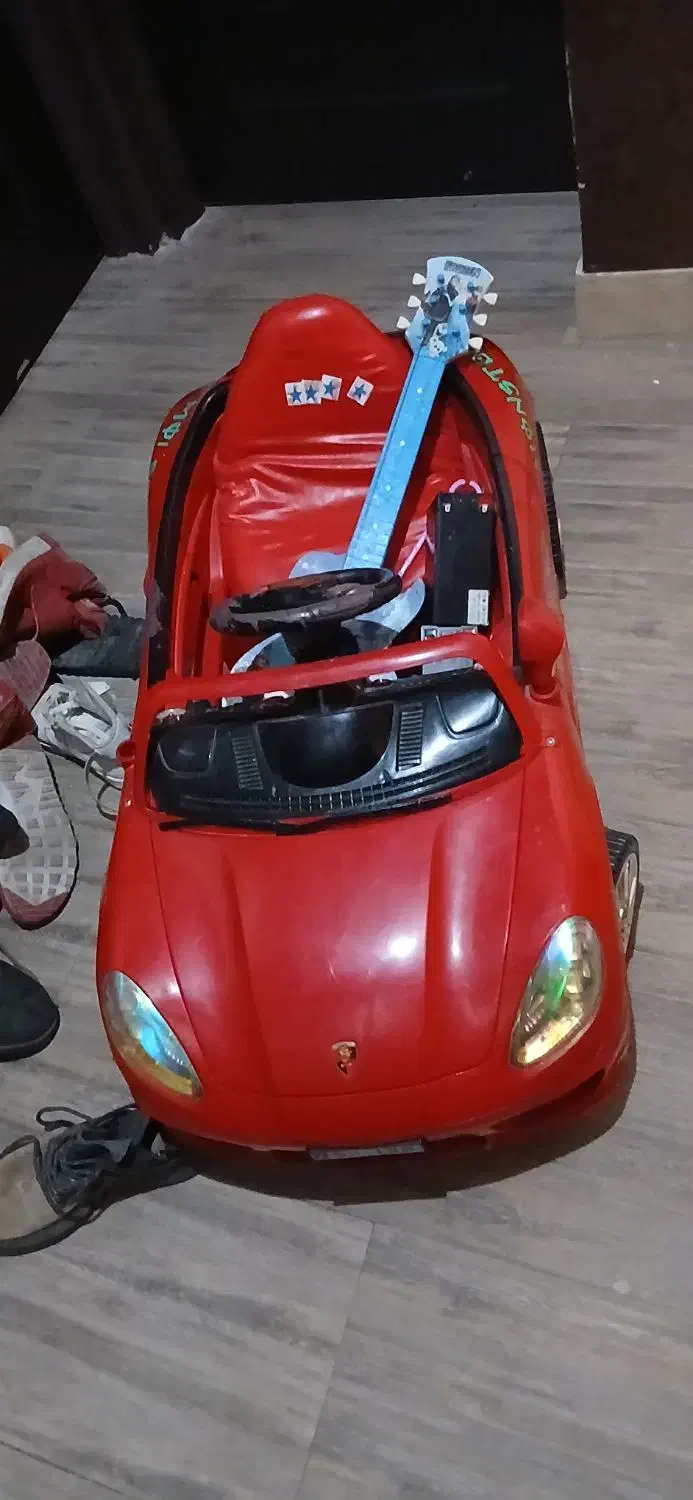 ماشین شارژی قرمزاسپرت|اسباب و اثاث بچه|کرمانشاه, |دیوار