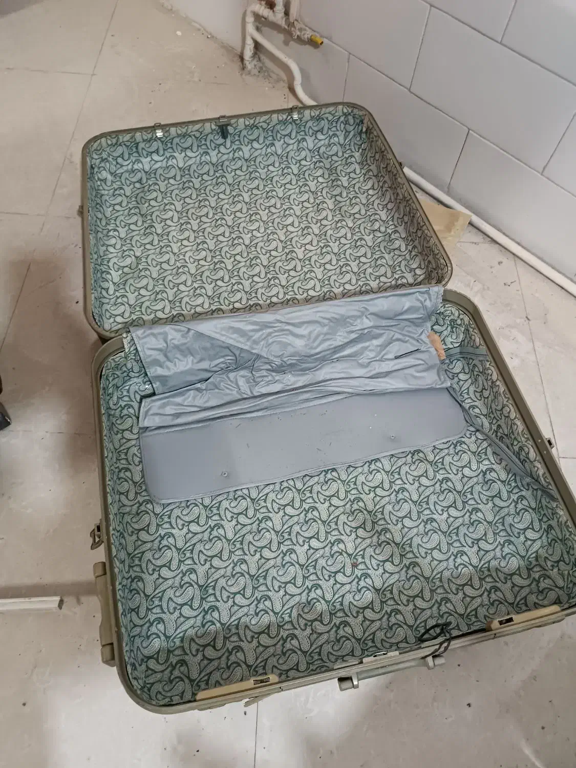 چمدان|کیف، کفش، کمربند|اراک, |دیوار