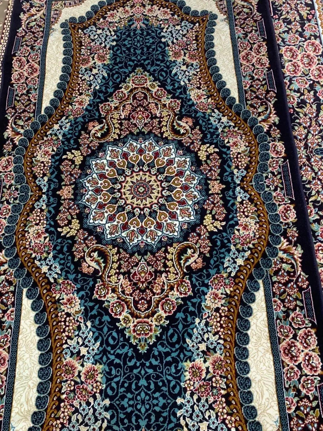 دو تخته فرش نه متری سرمه ای با یک کناره در حد نو|فرش|تهران, شوش (باغ آذری)|دیوار