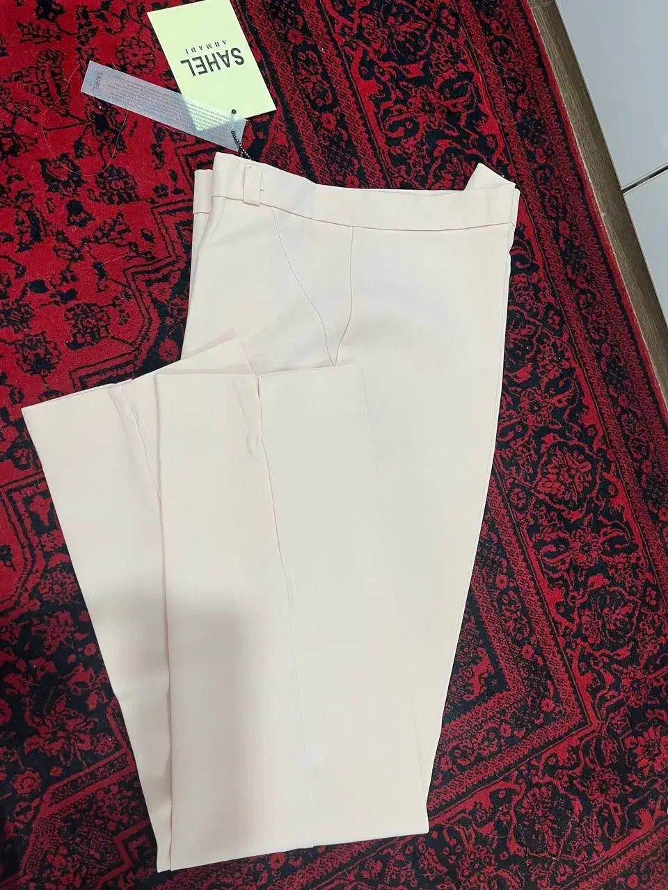 دو عدد نو|لباس|سرپل ذهاب, |دیوار