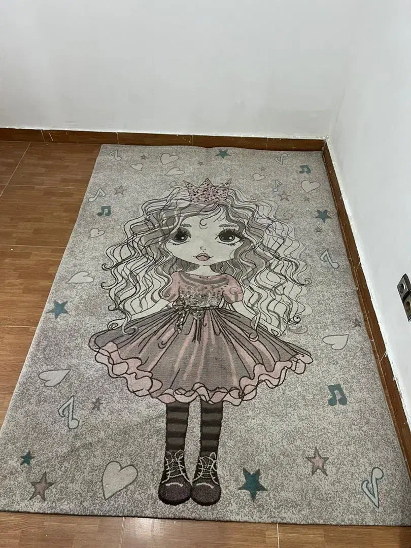 فرش دخترانه کاملا در حد نو|فرش|فومن, |دیوار