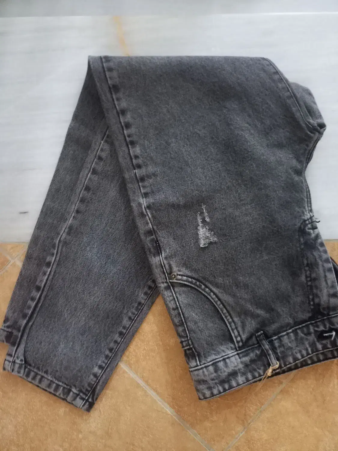 تعدادی شلوار مردانه جین و کتان|لباس|نیریز, |دیوار