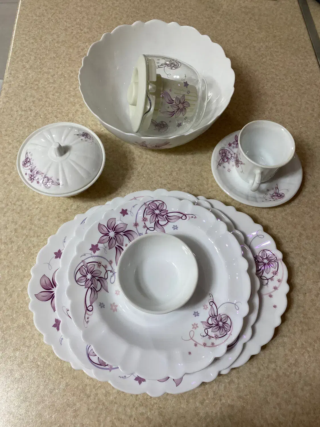 سرویس غذاخوری لاروس ایتالیا ۱۲نفره|ظروف سرو و پذیرایی|هشتگرد, شهرک دریا|دیوار