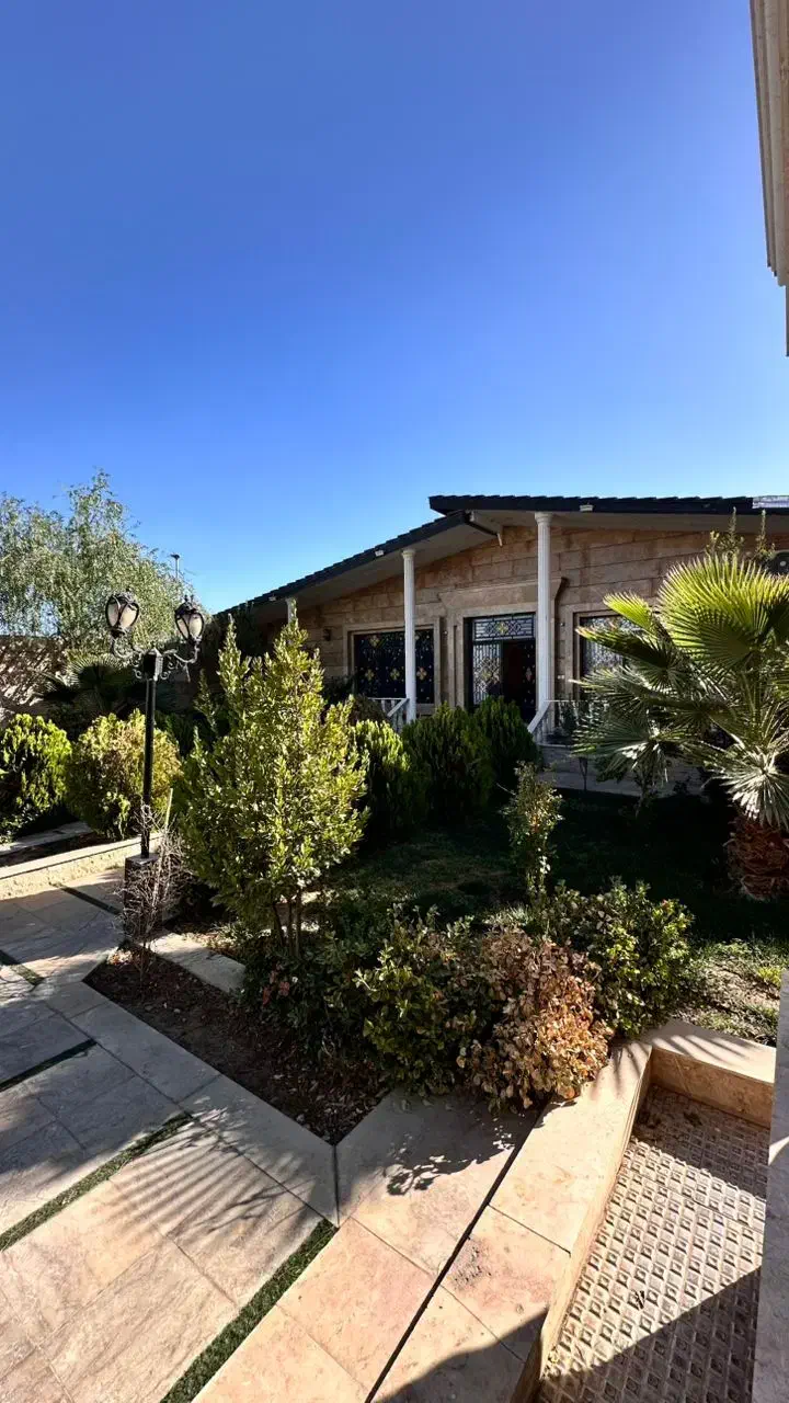 ویلا استخر سرپوشیده مخصوص دورهمی|اجارهٔ کوتاه‌مدت ویلا و باغ|اصفهان, شهرک زاینده رود|دیوار