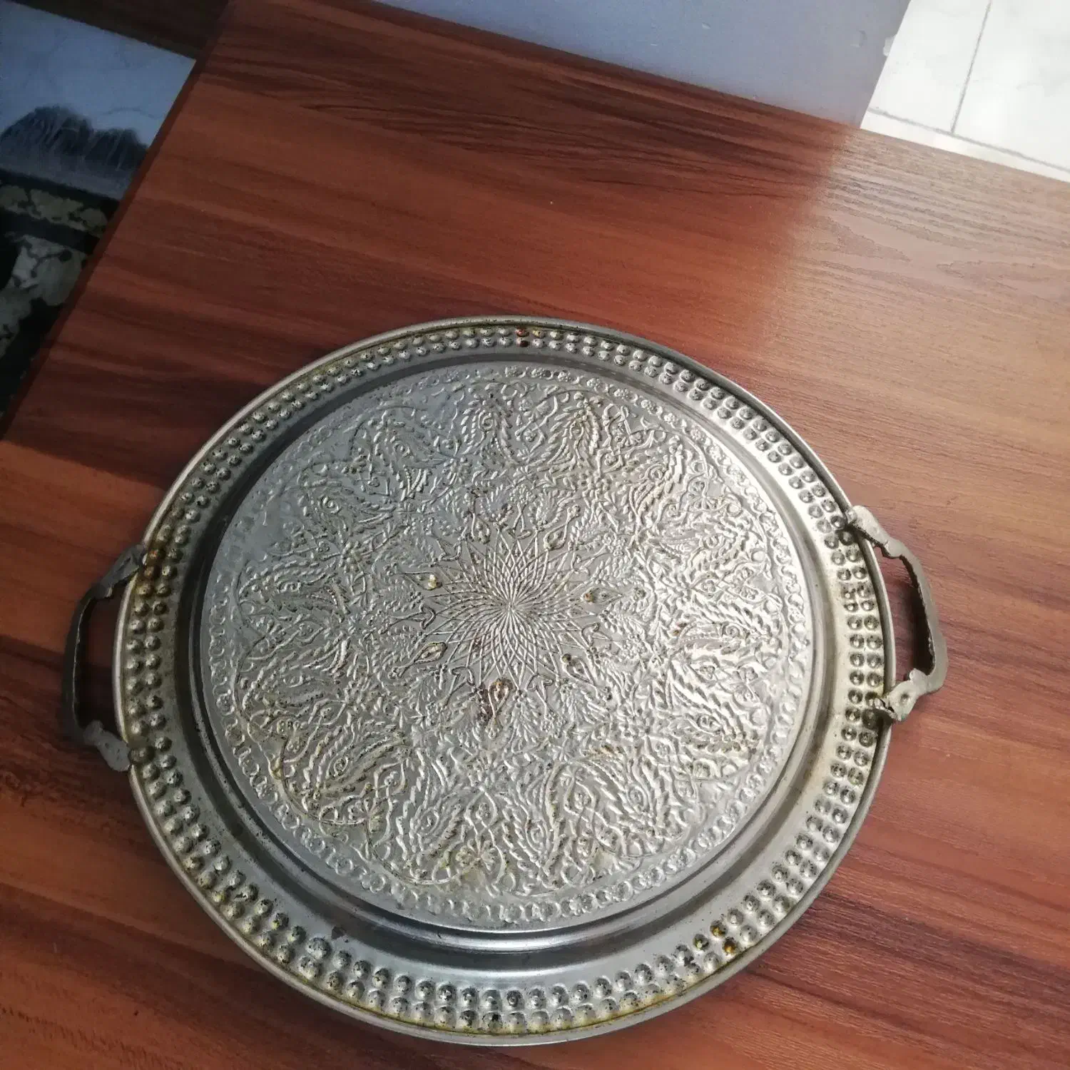 سینی قدیمی قلم زنی شده|کلکسیون اشیاء عتیقه|رشت, پیرکلاچای|دیوار