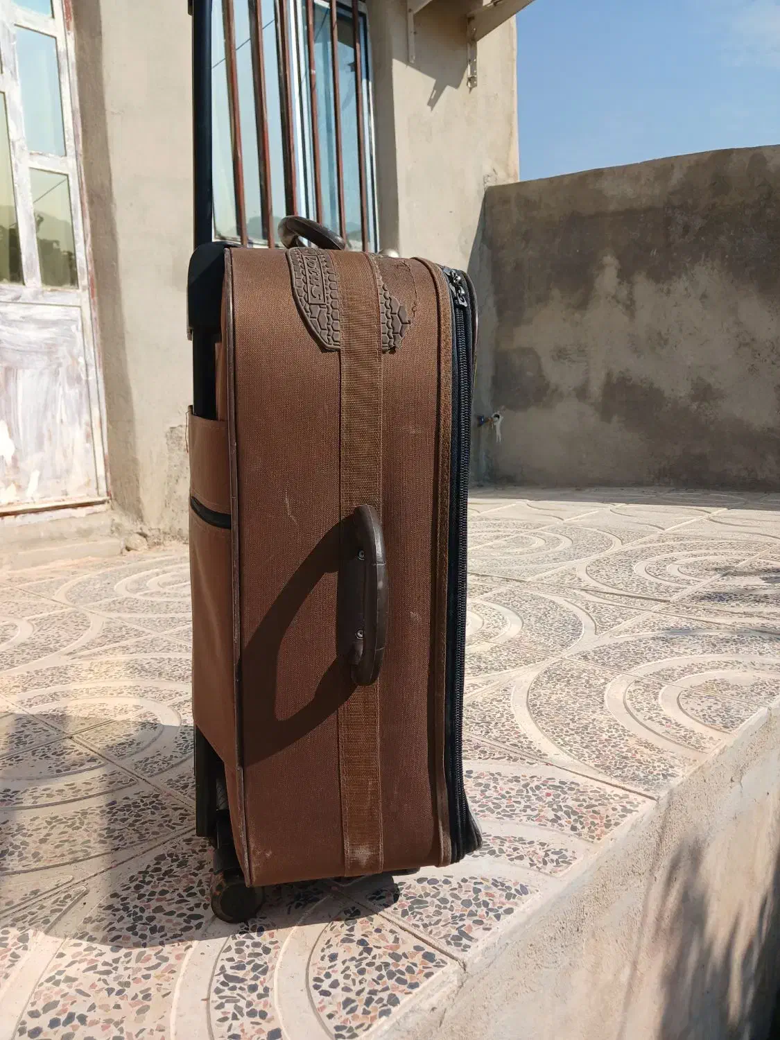 چمدان|کیف، کفش، کمربند|ایوان, |دیوار