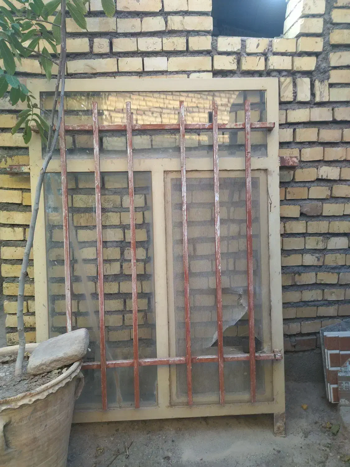 پنجره اهنی ۳عدد شبیه هم|مصالح و تجهیزات ساختمان|سبزوار, قصبه شرقی|دیوار