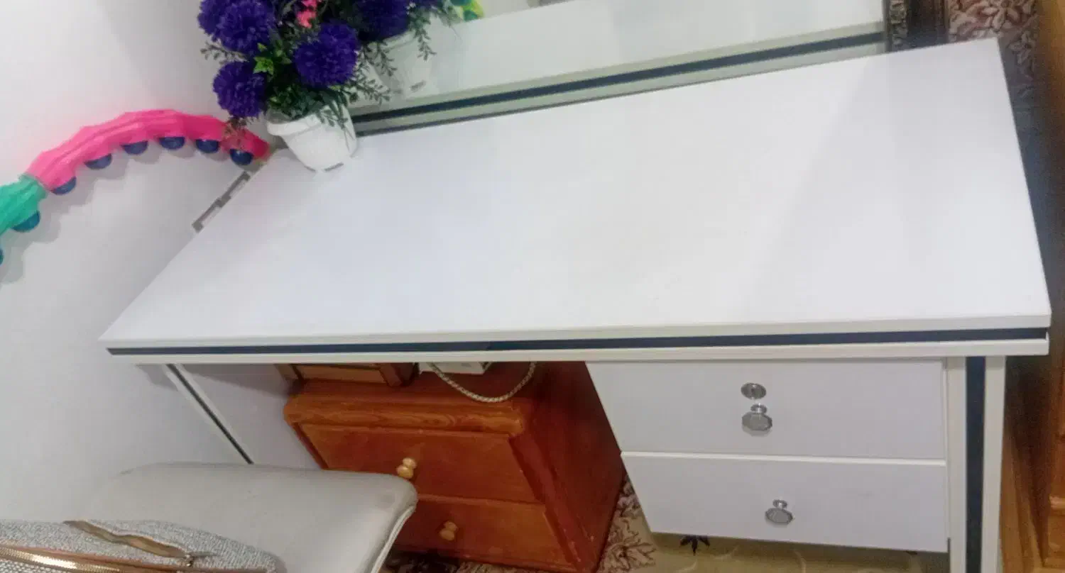 میز ناخن نو و سالم|آرایشگاه و سالنهای زیبایی|بابل, |دیوار