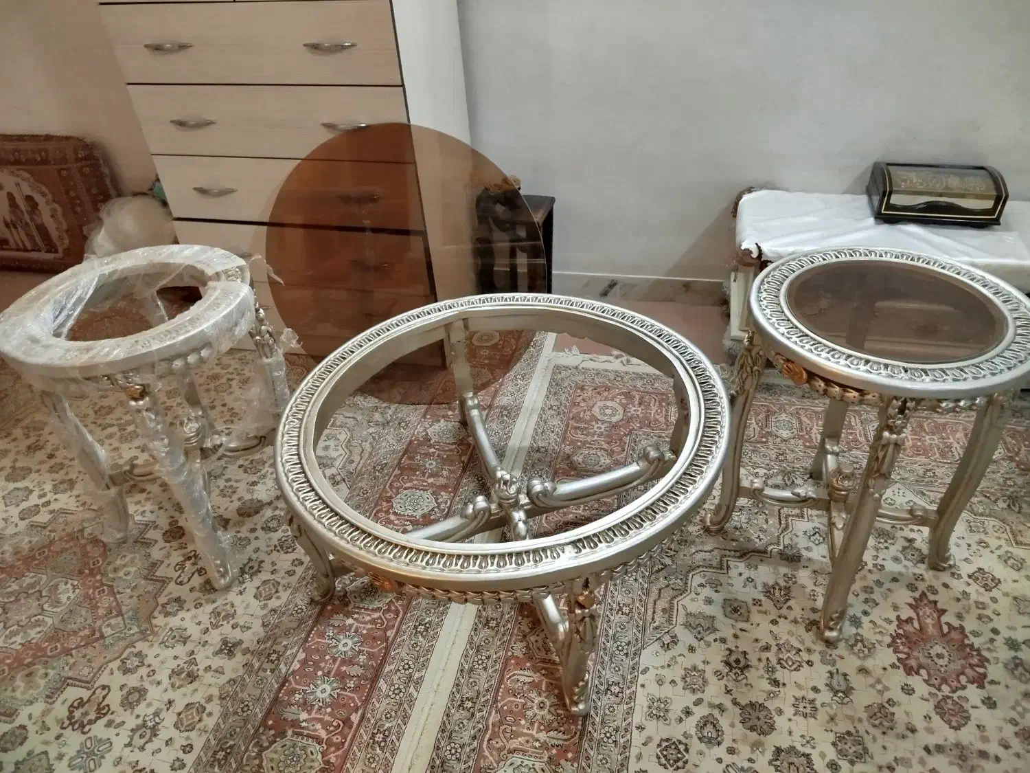 میز وعسلی گرد|مبلمان خانگی و میز عسلی|قم, تعویض پلاک|دیوار