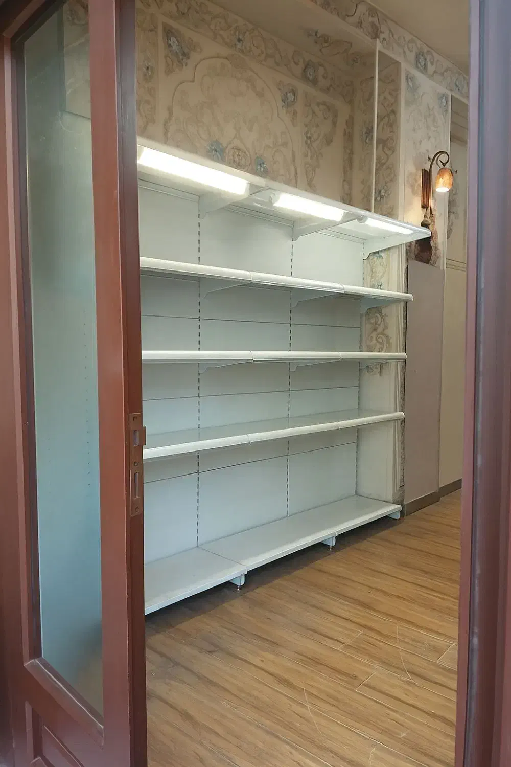 فروش استند بسیار تمیز|حراج|اصفهان, جلفا|دیوار