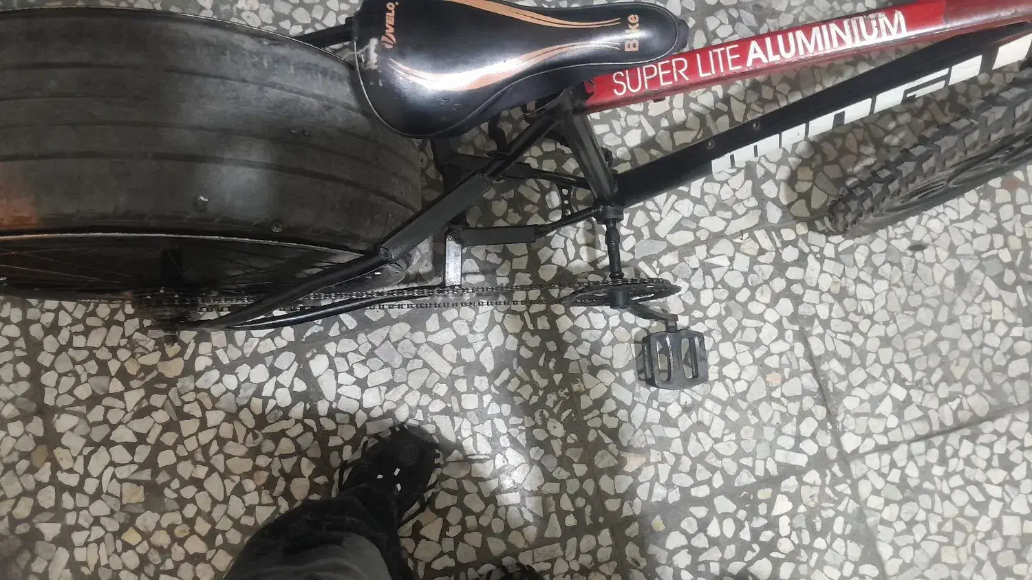 دوچرخه اسپرتی لاستیک پهن|دوچرخه، اسکیت، اسکوتر|رشت, پیرکلاچای|دیوار