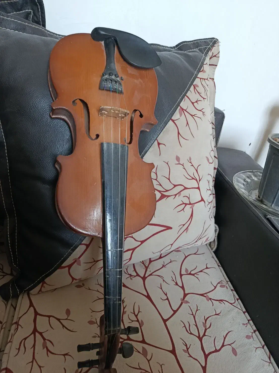 ویلون دست سازباصدای جاافتاده خوب|ویولن|گلپایگان, |دیوار