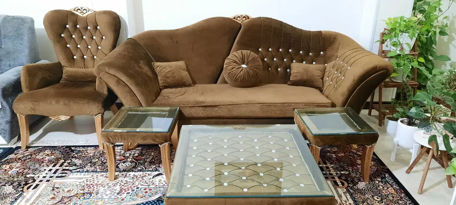 مبل کلاسیک ۷نفره با دو میزبان|مبلمان خانگی و میز عسلی|شاهین‌شهر, خانه کارگر|دیوار