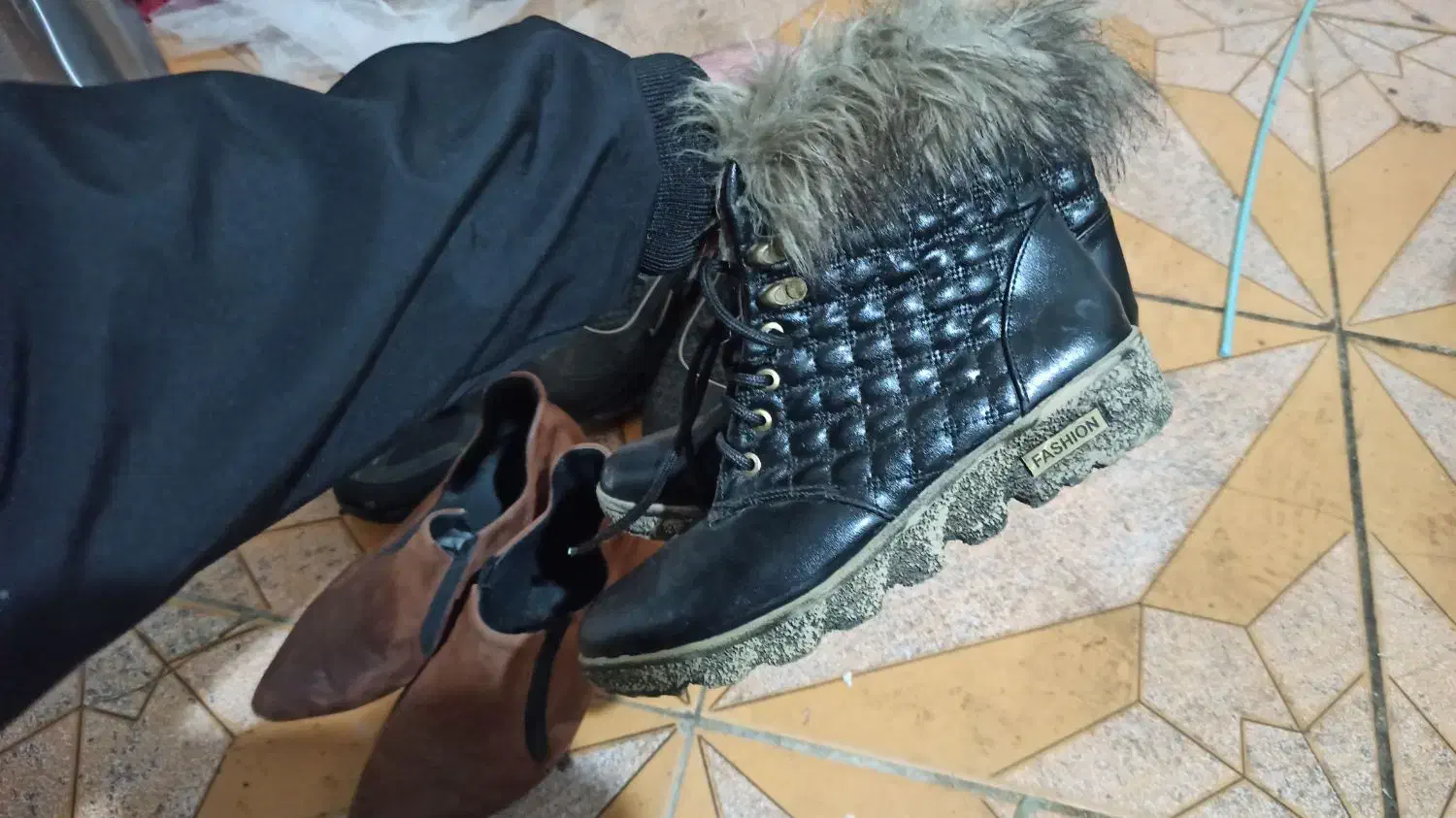 کفش|کیف، کفش، کمربند|مریوان, |دیوار