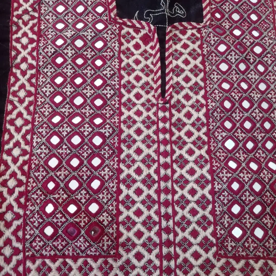 زی آستین هزار آینه|لباس|خاش, |دیوار