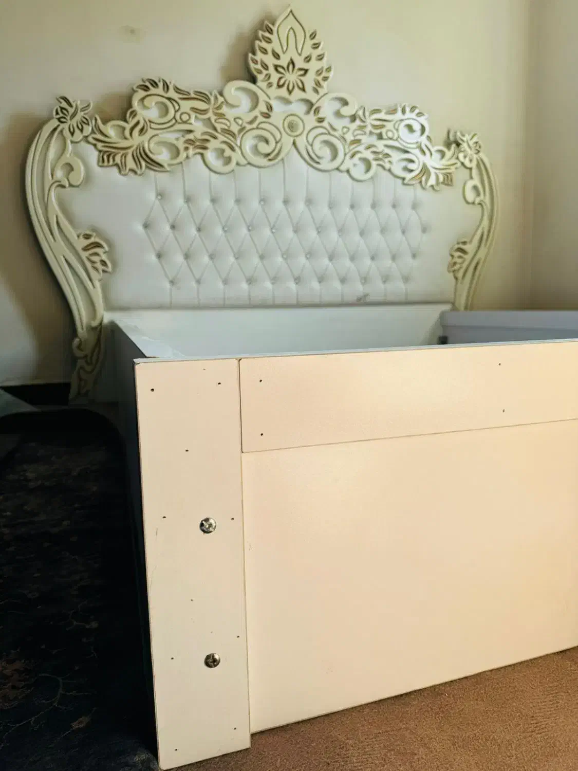 سرویس خواب با بوفه مدل الماس لاکچری چوب و چرم|تخت و سرویس خواب|اهواز, زیتون کارمندی|دیوار