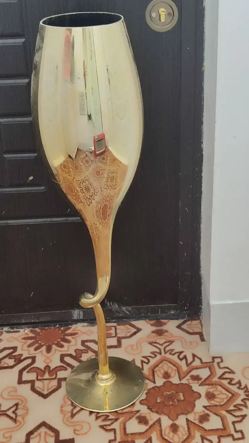 گلدان طلایی پایه بلند|گل و گیاه طبیعی|تربت جام, المهدی|دیوار