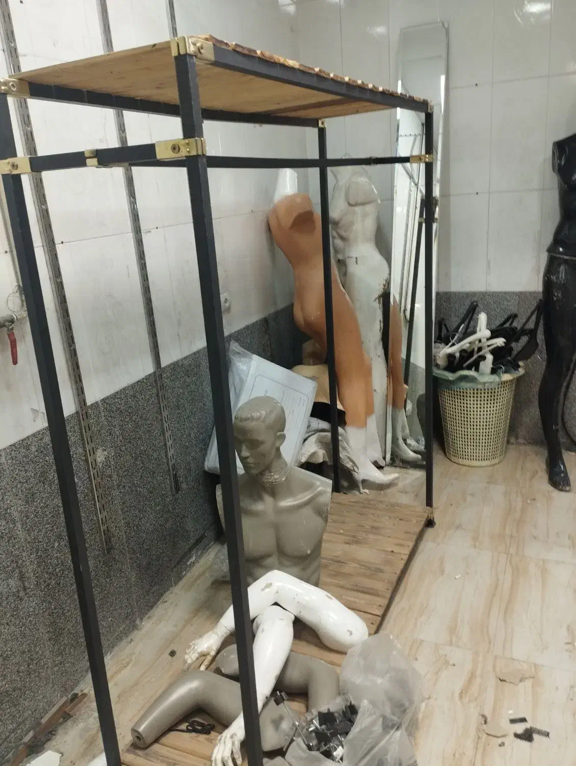 طبقه ورگال به علت کمبود جا فروخته میشود|کتابخانه، شلف، قفسه‌های دیواری|مشهد, نوید|دیوار