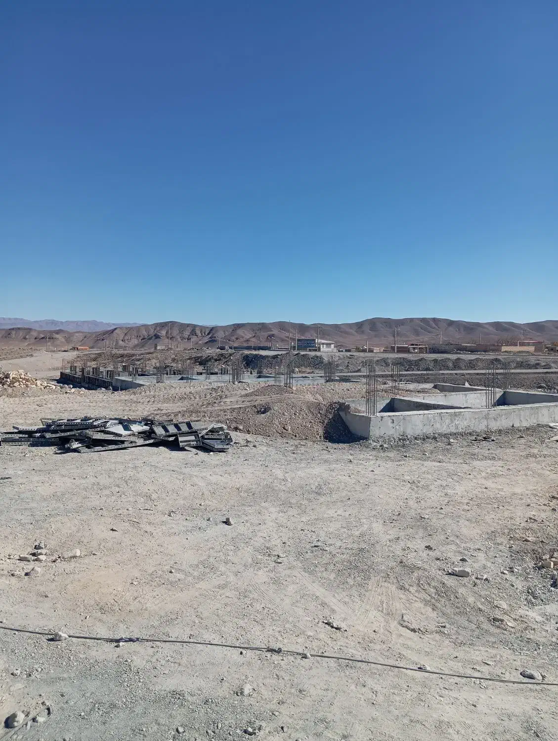 سنگ چینی زیر فونداسیون|استخدام معماری، عمران و ساختمانی|مود, |دیوار