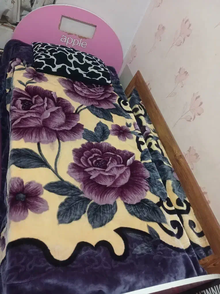 تخت تمام ام دی اف با کفی سالم در حد نو|تخت و سرویس خواب|شیراز, شهرک رضوان|دیوار