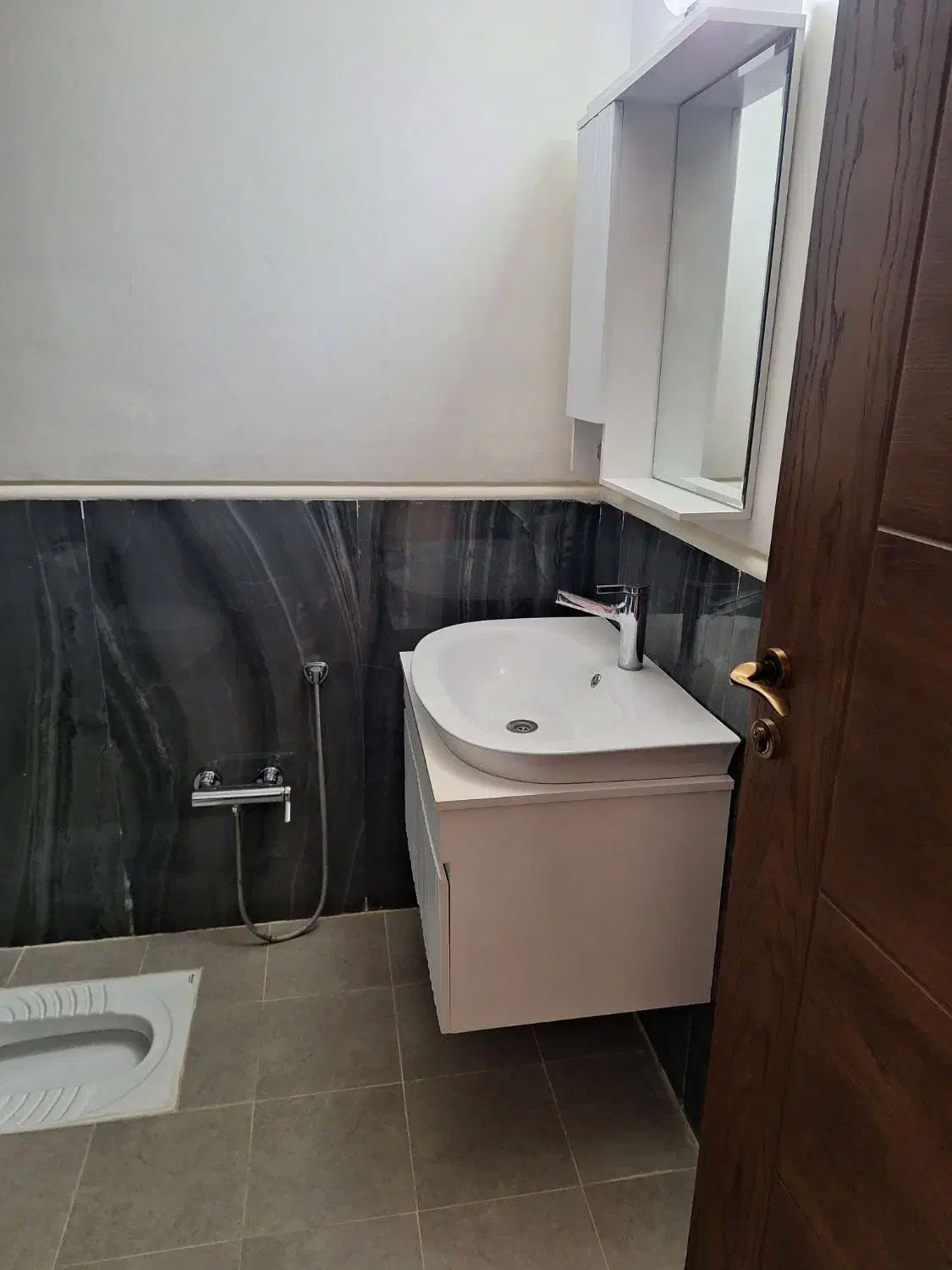 ۱۳۰ متر  دو خواب نوساز شهران جنوبی