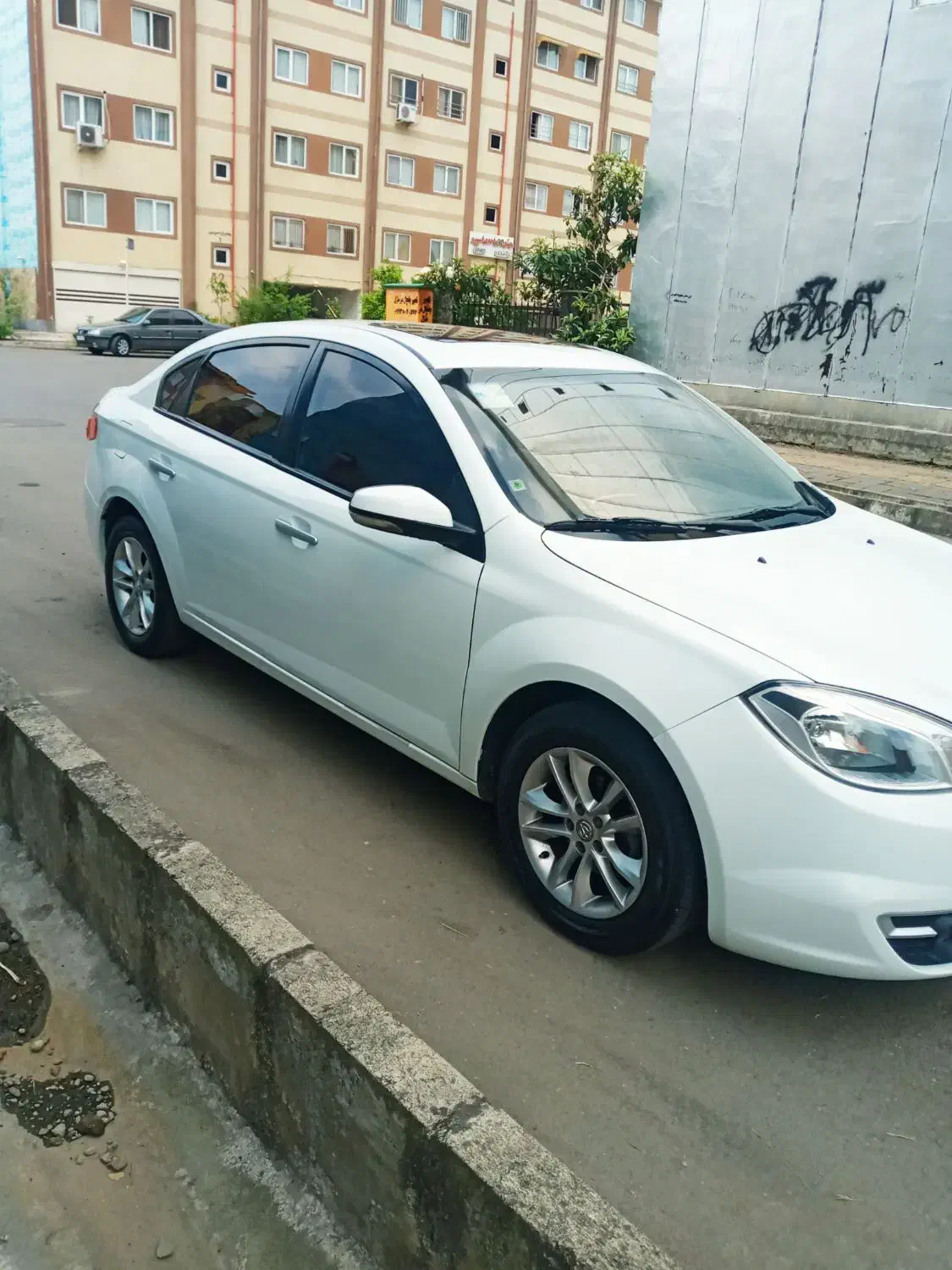 برلیانس h330 مدل۹۷ ۱۶۵۰ بی رنگ|خودرو سواری و وانت|رشت, استادسرا|دیوار