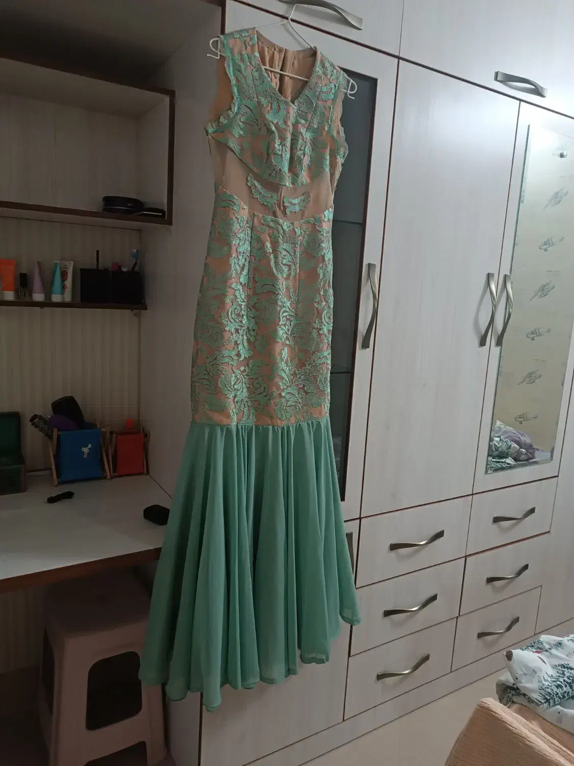 لباس مجلسی|لباس|قم, طلاب غیر ایرانی|دیوار