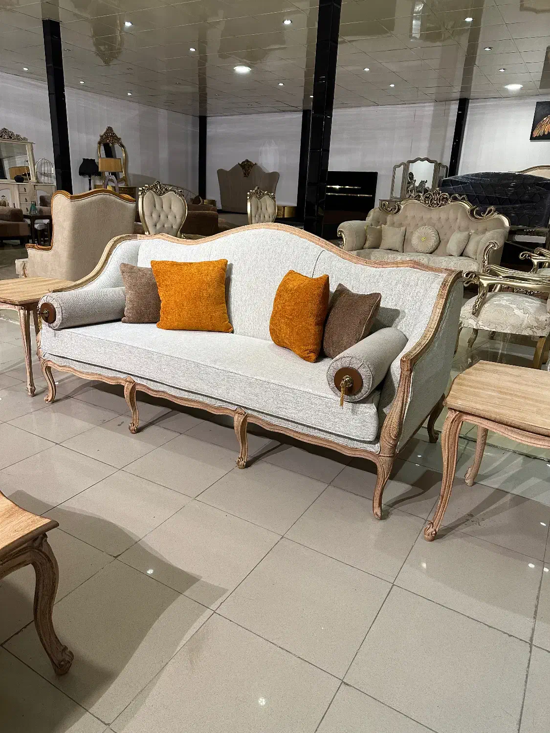 پخش عمده مدل فرانسوی ۷۸ تومن(نمونه اصلی چوب راش)|مبلمان خانگی و میز عسلی|شیراز, وصال|دیوار