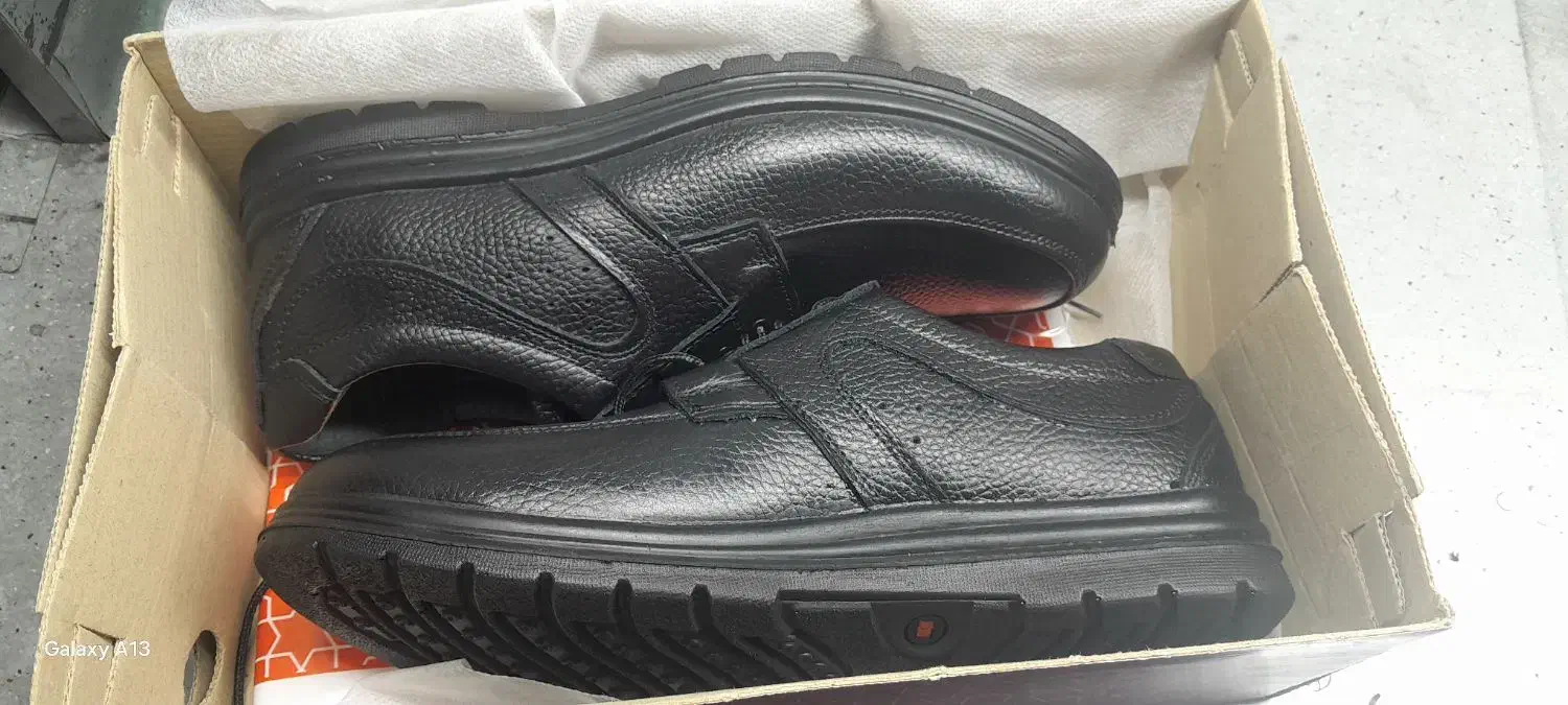 کفش چرم|کیف، کفش، کمربند|گلبهار, شهر جدید گلبهار|دیوار