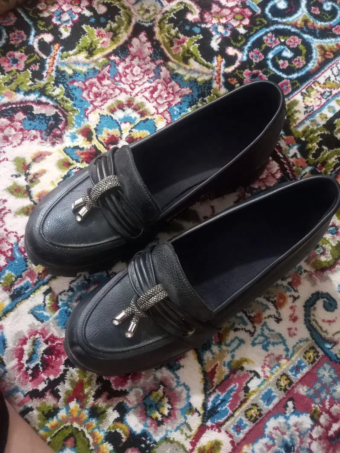 یه جفت کفش|کیف، کفش، کمربند|نیشابور, مازول|دیوار