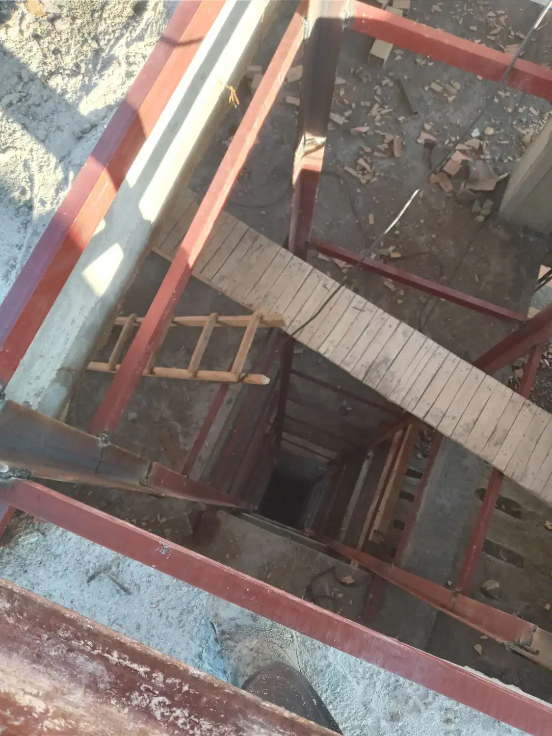 جوشکاری و شاسی کشی آسانسور و دیوار|خدمات پیشه و مهارت|ایلام, |دیوار