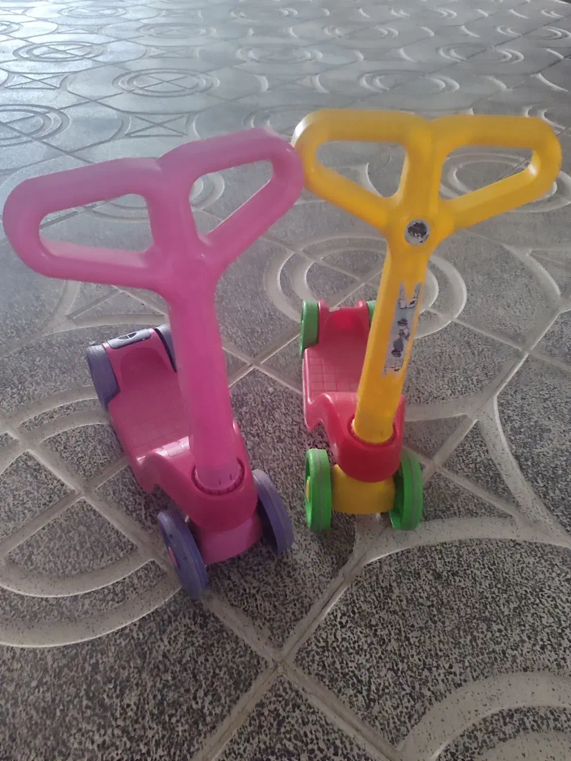 اسکوتردوعدد|دوچرخه، اسکیت، اسکوتر|رباطکریم, رباطکریم|دیوار