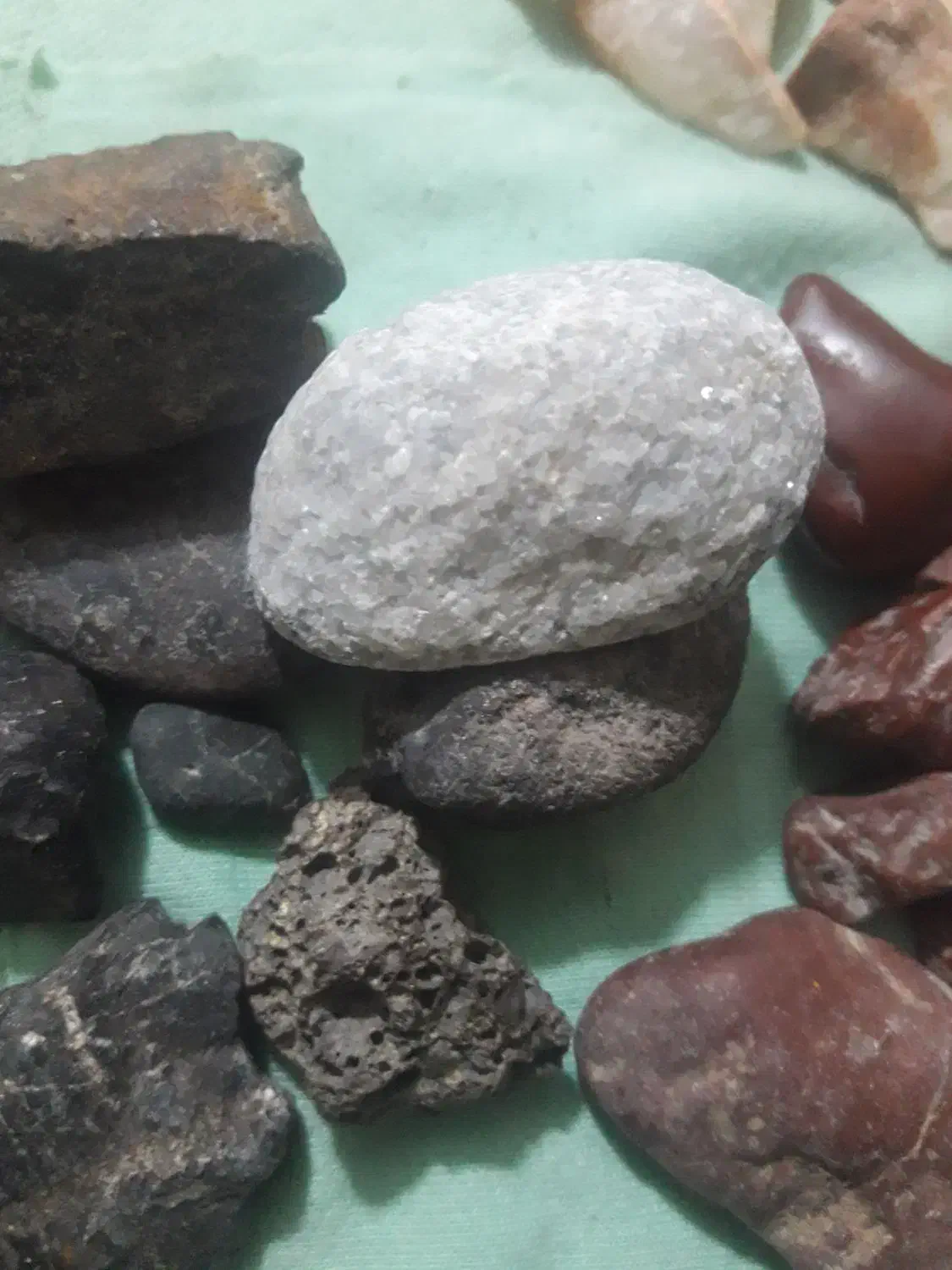 فروش انواع سنگ اسیاب عقیق جاسبر وزینتی|زیورآلات و اکسسوری|نجفآباد, باهنر|دیوار