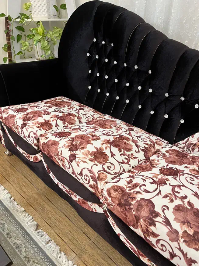 فروش فوری کاناپه سه نفره بامیز جلو مبلی ومیز عسلی|مبلمان خانگی و میز عسلی|فومن, |دیوار