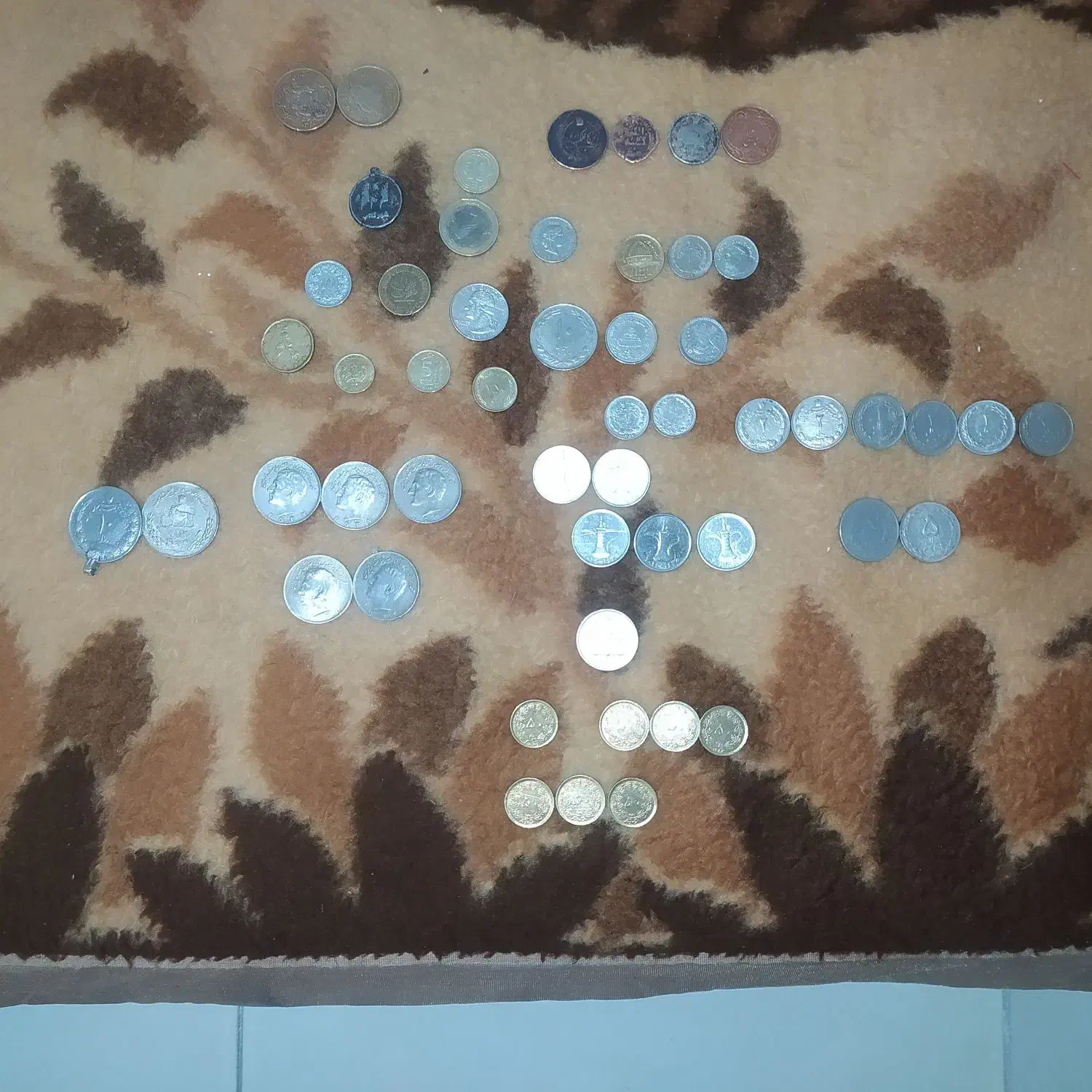 تعدادی سکه قدیمی ایران و کشورهای دیگر|کلکسیون سکه، تمبر، اسکناس|بومهن, |دیوار