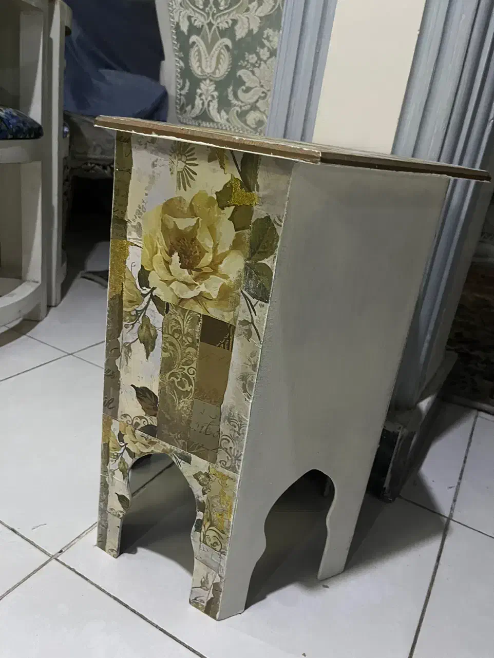 میز چوبی|میز تلفن|تهران, اختیاریه|دیوار