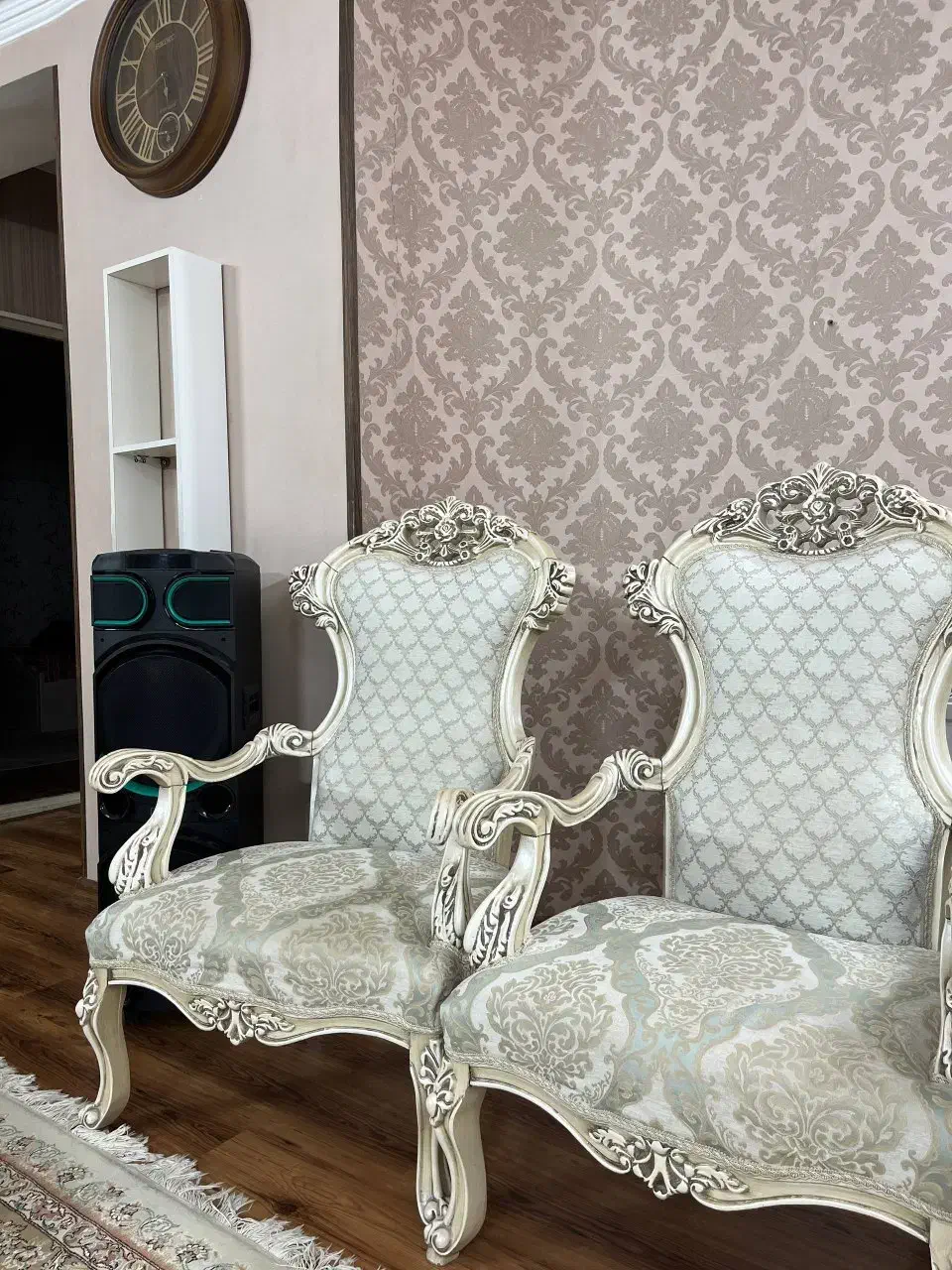 مبل سلطنتی و راحتی همراه میز غذاخوری|مبلمان خانگی و میز عسلی|بجنورد, |دیوار