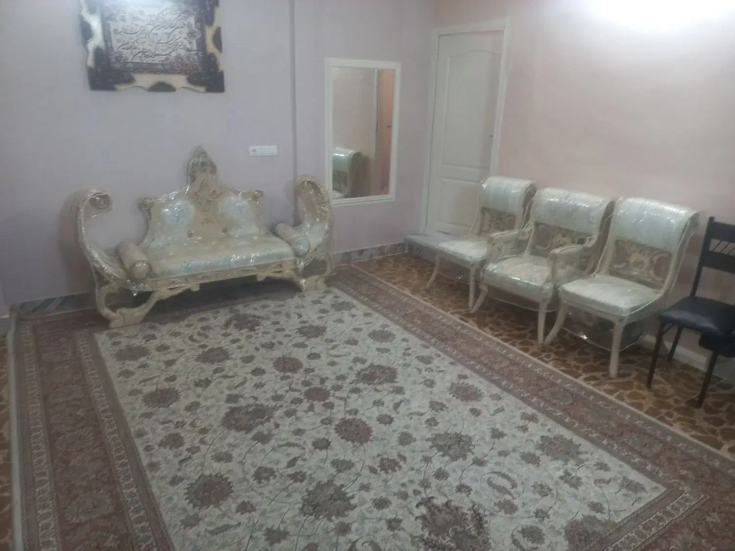 مبل کلاسیک سالم و تمیز|مبلمان خانگی و میز عسلی|بومهن, |دیوار