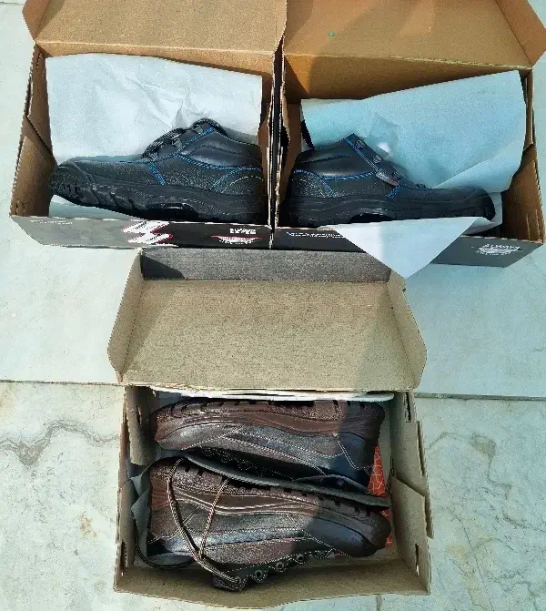 کفش ایمنی|کیف، کفش، کمربند|پیر بکران, |دیوار