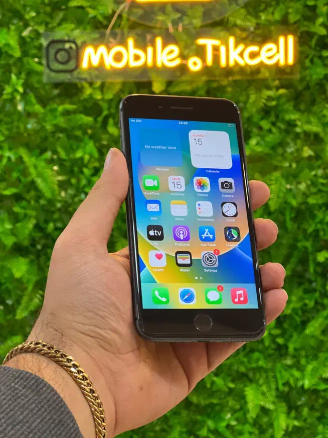 گوشی IPhone 8 Plus حافظه 64 گیگ بسیار تمیز درحد|موبایل|رشت, نیروی دریایی|دیوار