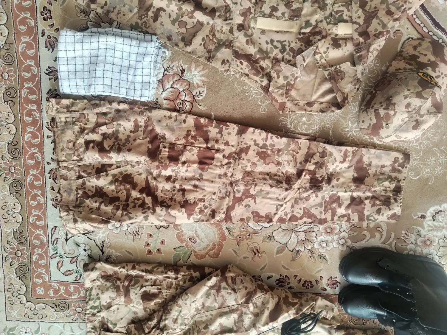 پک لباس سربازی + ۲ دست پوتین|لباس|تهران, شارق|دیوار