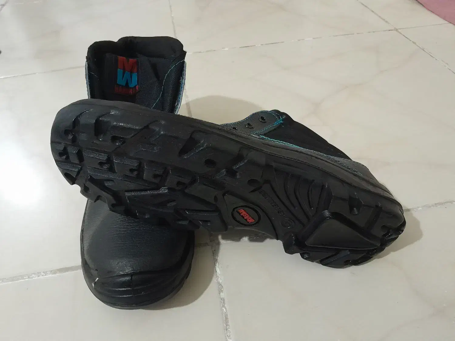 کفش ایمنی|کیف، کفش، کمربند|پرند, فاز ۴|دیوار