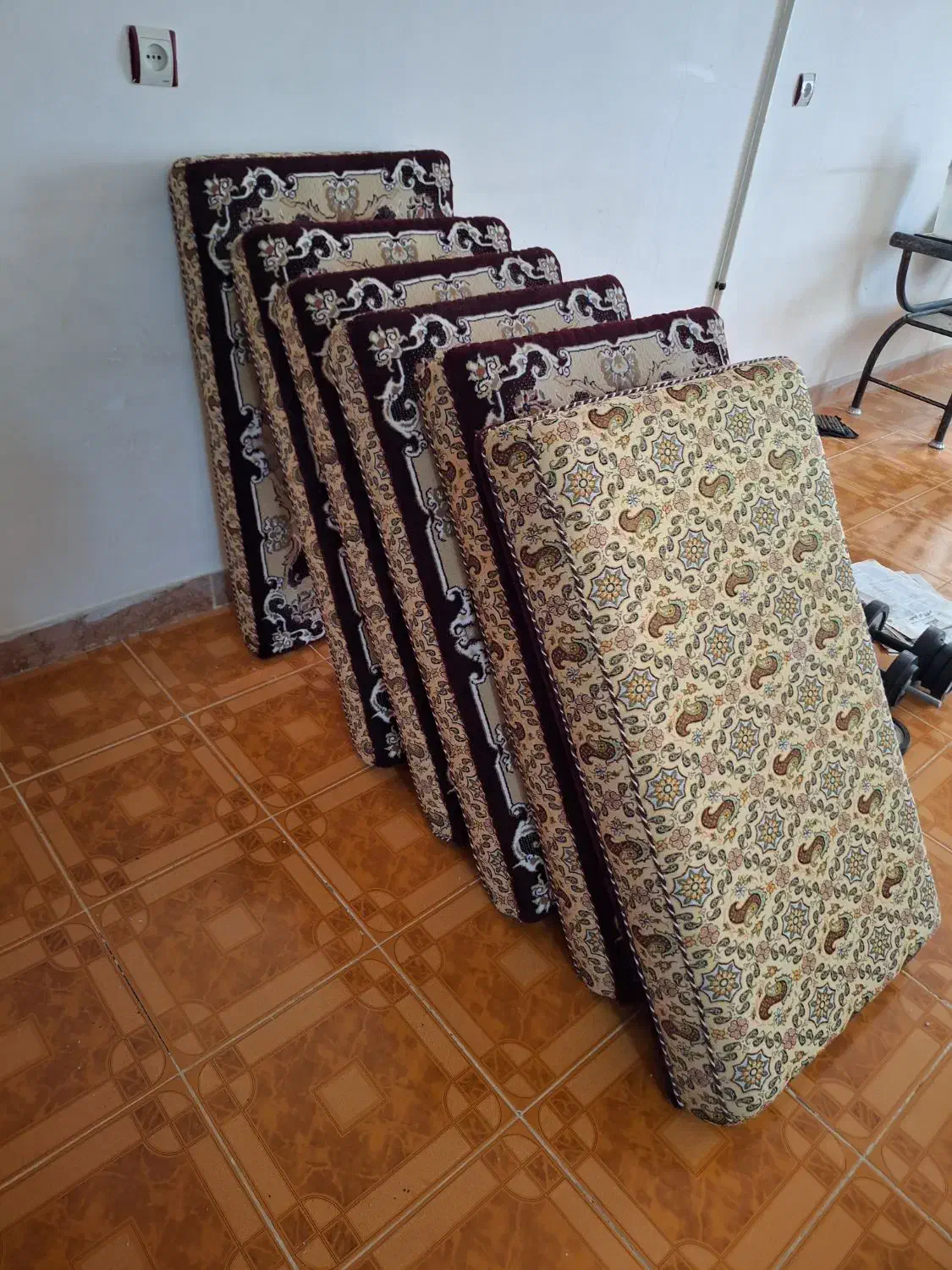 پشتی خانگی|پشتی|ایلام, |دیوار