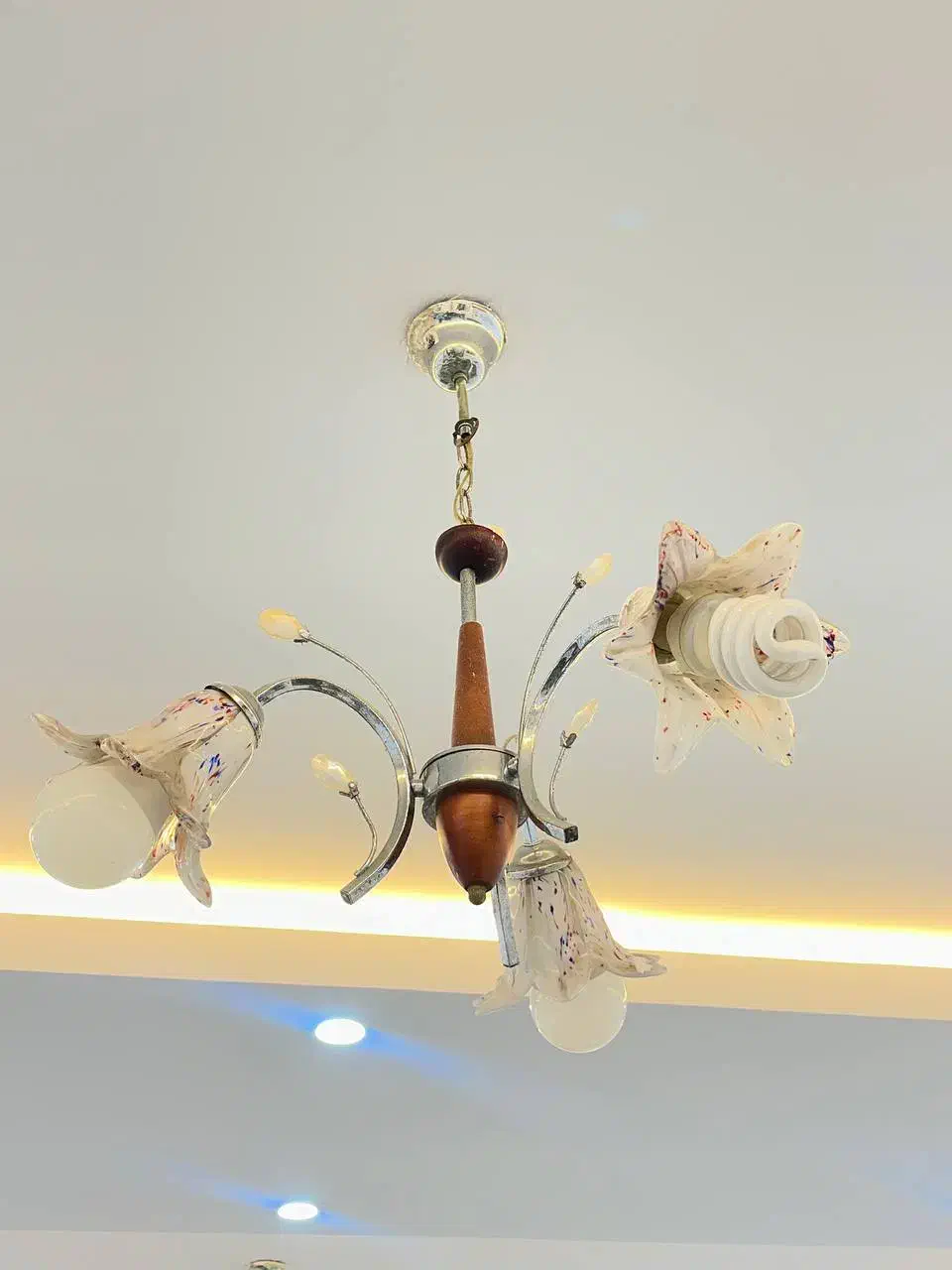 لوستر|لوستر و چراغ آویز|صومعهسرا, |دیوار